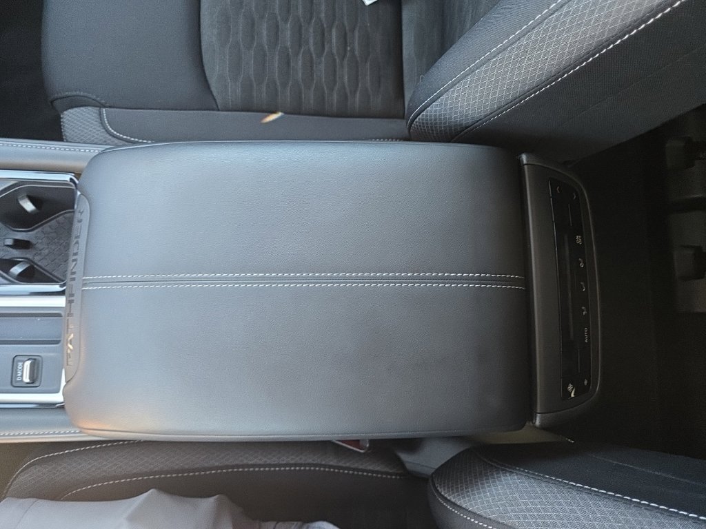 Used 2024 Nissan Pathfinder SV FWD image 27