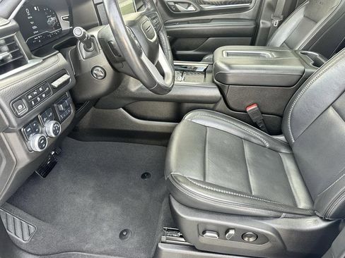 Used 2022 GMC Yukon Denali w/ Advanced Technology Package image 6