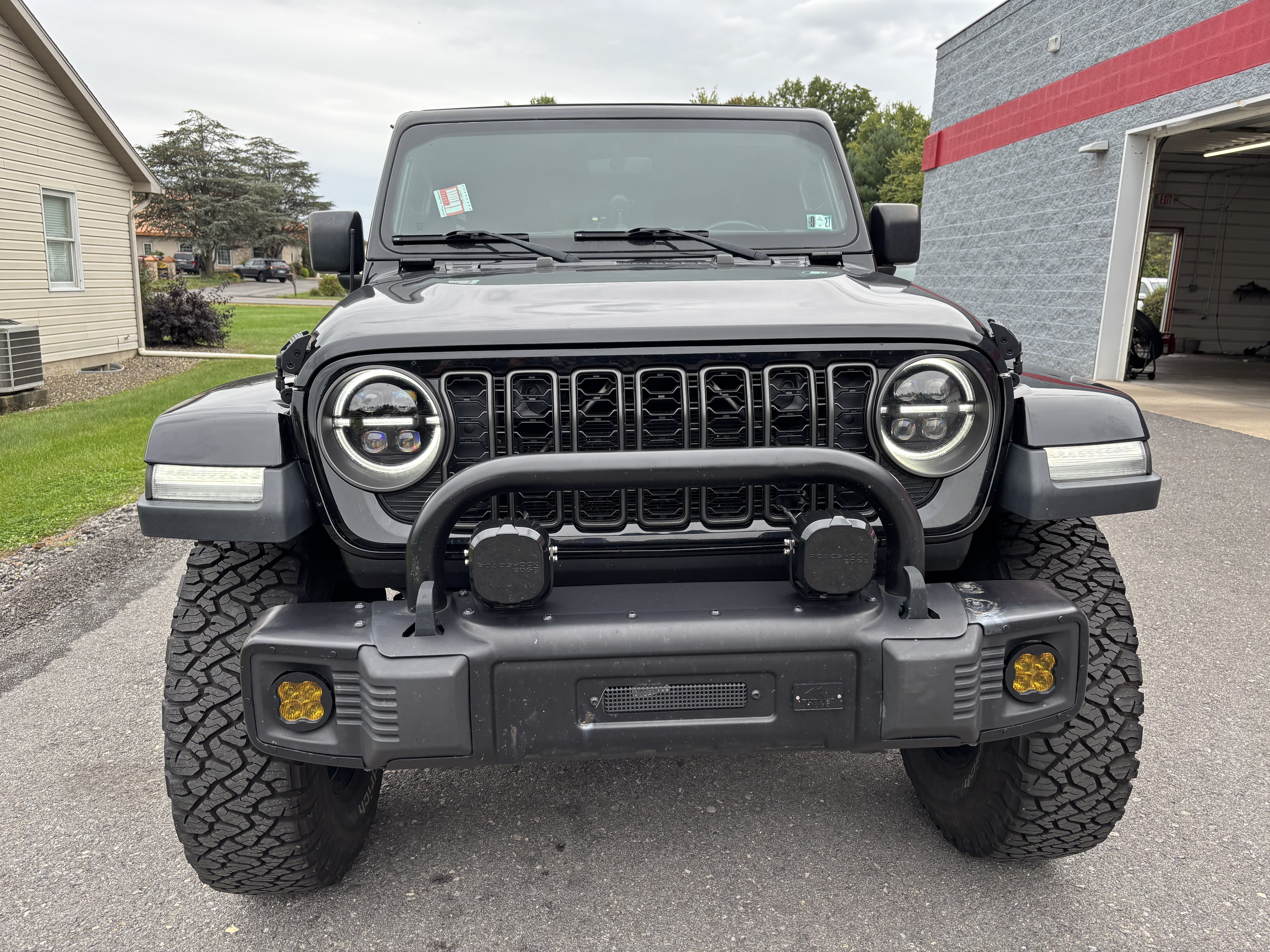 Used 2018 Jeep Wrangler Unlimited Sahara AWD/4WD image 9