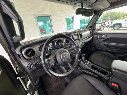 Used 2022 Jeep Gladiator Sport AWD/4WD image 13