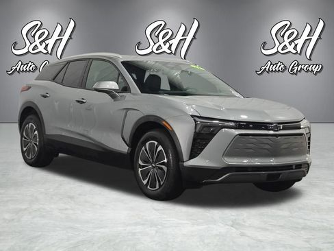Used 2024 Chevrolet Blazer EV LT AWD/4WD image 2