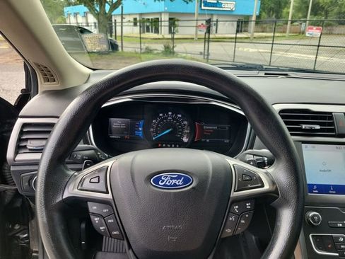 Used 2020 Ford Fusion SE AWD/4WD image 16