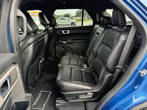 Used 2020 Ford Explorer XLT w/ Equipment Group 202A AWD/4WD image 17