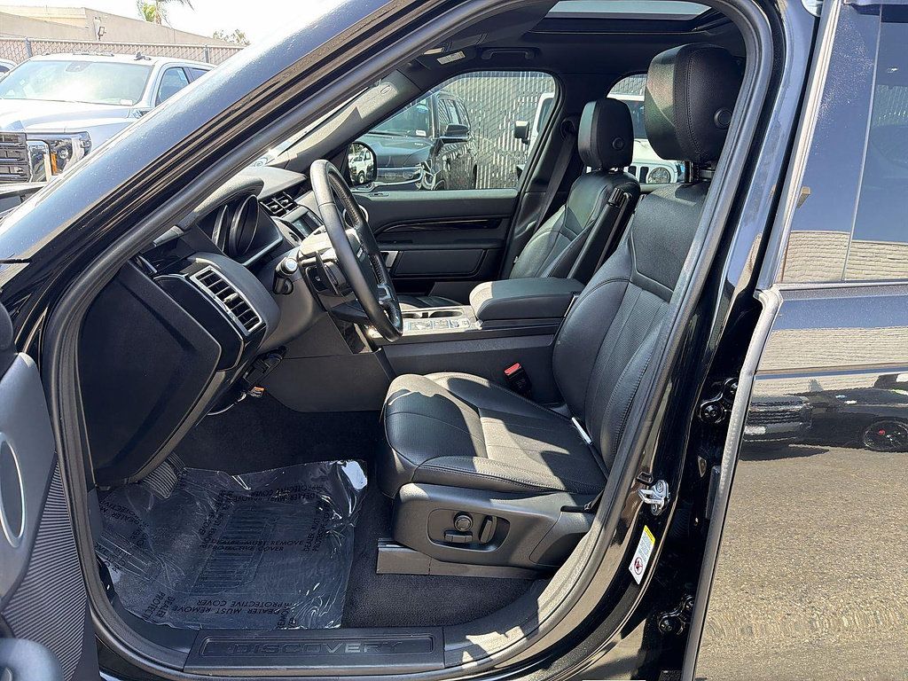 Used 2017 Land Rover Discovery SE AWD/4WD image 19