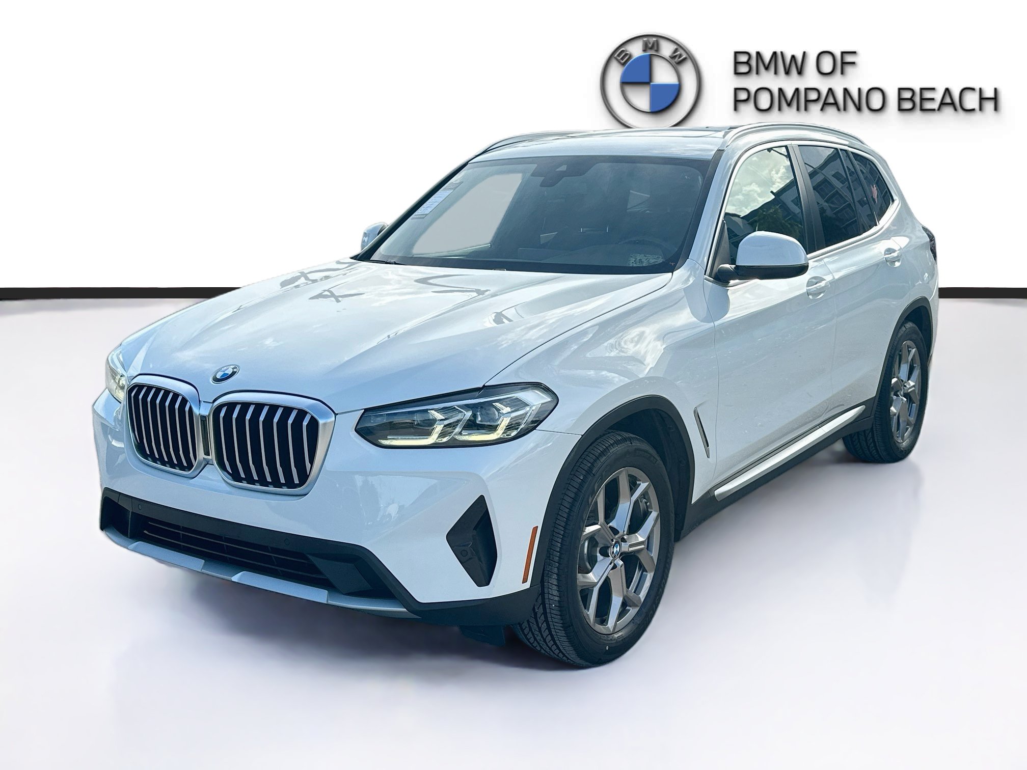 Used 2022 BMW X3 xDrive30i w/ Convenience Package AWD/4WD image 3