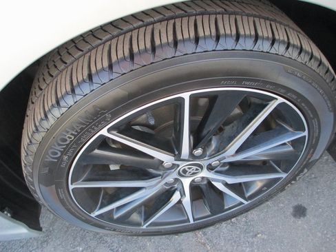 Used 2021 Toyota Camry SE image 10