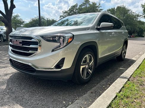 Used 2021 GMC Terrain SLT FWD image 2