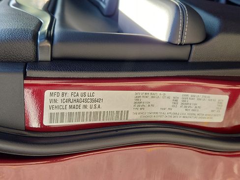 New 2025 Jeep Grand Cherokee Laredo X w/ Luxury Tech Group I image 17