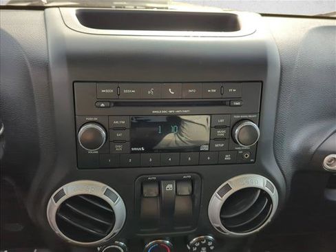 Used 2016 Jeep Wrangler Sahara w/ Connectivity Group image 17