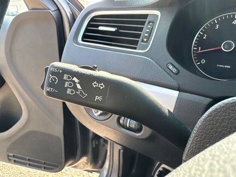 Used 2013 Volkswagen Jetta SE FWD image 25