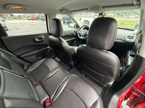 Used 2019 Jeep Compass Latitude w/ Popular Equipment Group AWD/4WD image 32