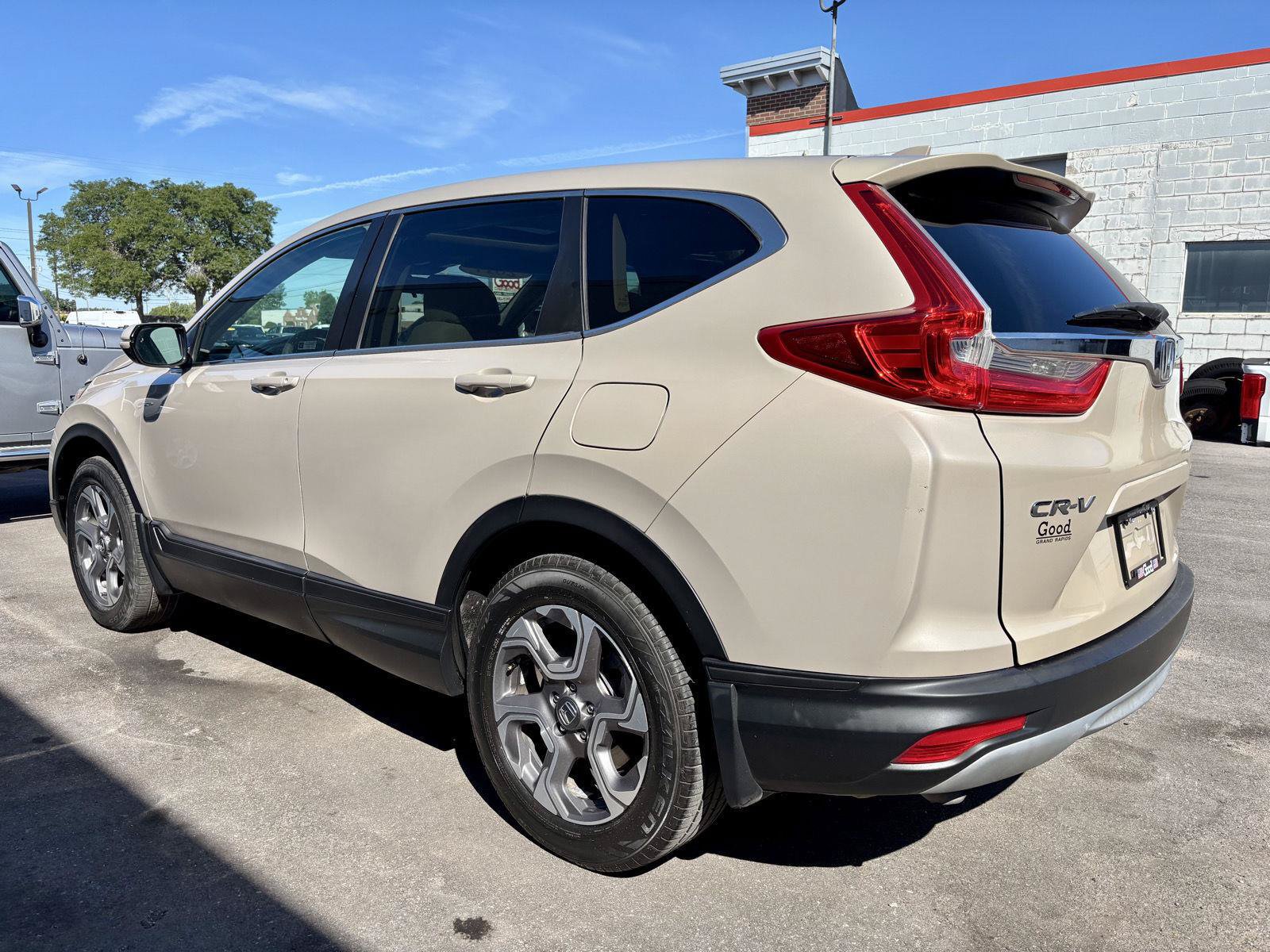 Used 2017 Honda CR-V EX image 10