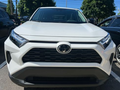 Used 2024 Toyota RAV4 LE AWD/4WD image 5