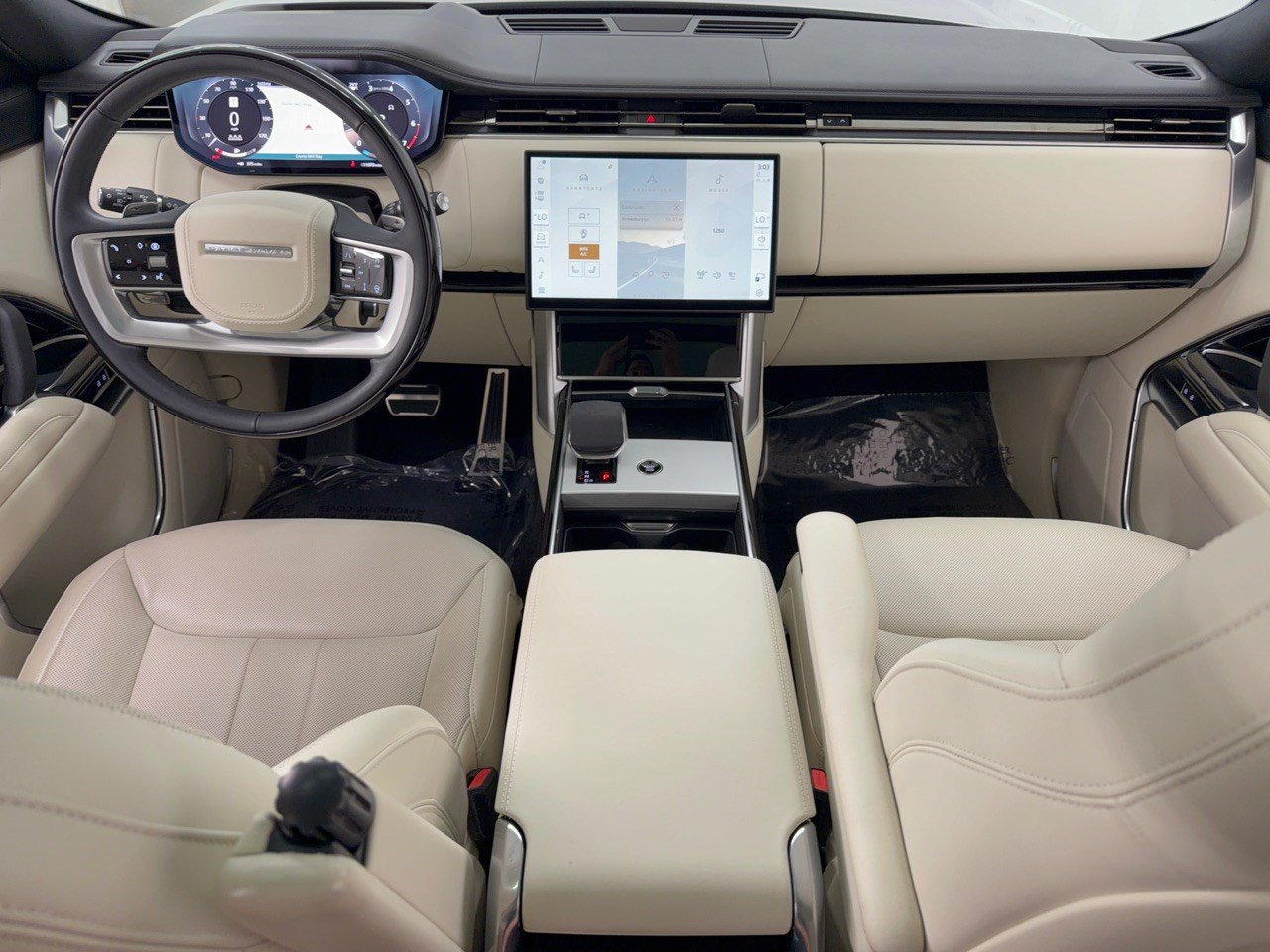 Used 2025 Land Rover Range Rover SE AWD/4WD image 17