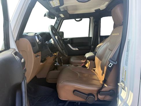 Used 2015 Jeep Wrangler Unlimited Sahara w/ Max Tow Package AWD/4WD image 9