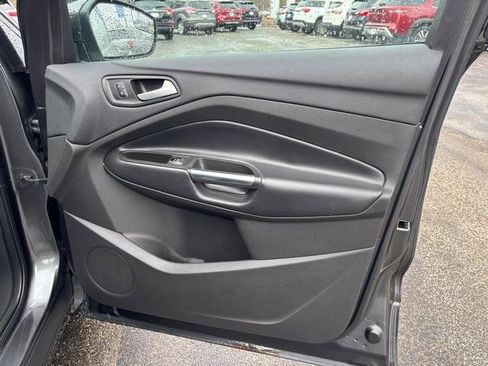 Used 2019 Ford Escape SE image 16