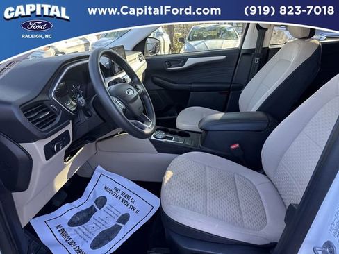Used 2022 Ford Escape SE image 17
