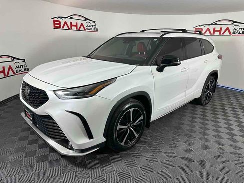 Used 2022 Toyota Highlander XSE image 2