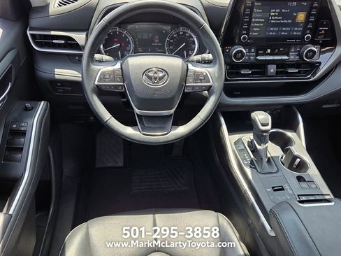 Used 2022 Toyota Highlander XLE FWD image 11