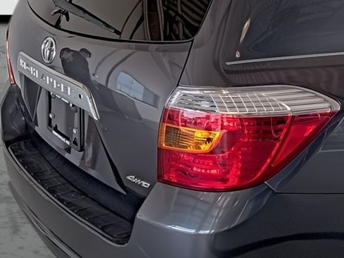 Used 2010 Toyota Highlander Limited AWD/4WD image 15