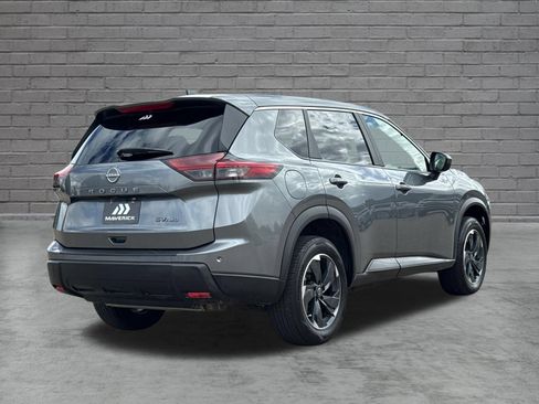 Used 2024 Nissan Rogue SV AWD/4WD image 9