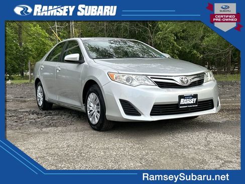 Used 2012 Toyota Camry LE FWD image 1