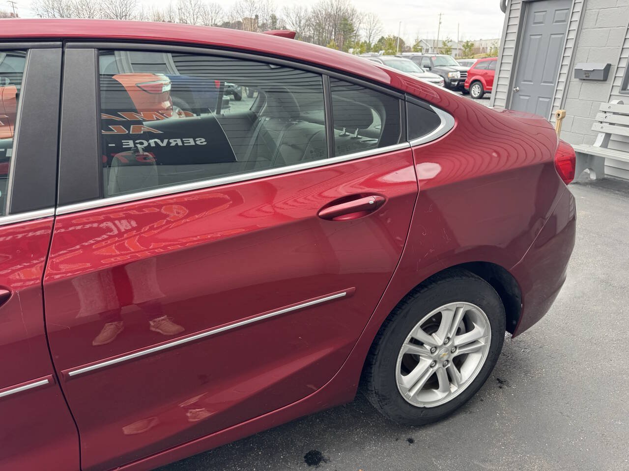 Used 2017 Chevrolet Cruze LT w/ Convenience Package FWD image 5