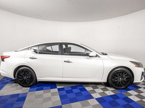 Used 2025 Nissan Altima 2.5 SV w/ SV Special Edition Package FWD image 5