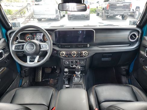 Used 2024 Jeep Wrangler Unlimited Sahara AWD/4WD image 12