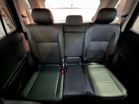 Used 2021 Volkswagen Tiguan SE w/ Panoramic Sunroof Package image 29