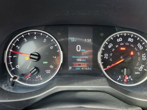 Used 2021 Toyota RAV4 XLE w/ Convenience Package image 5