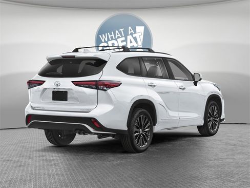 New 2026 Toyota Highlander XSE image 3