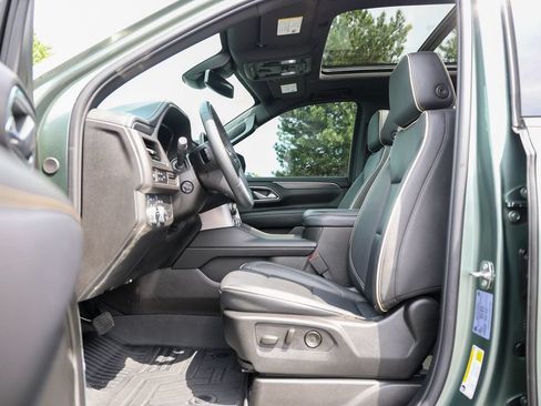 Used 2024 GMC Yukon SLT w/ SLT Luxury Package AWD/4WD image 38