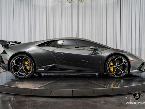 Used 2022 Lamborghini Huracan EVO image 25