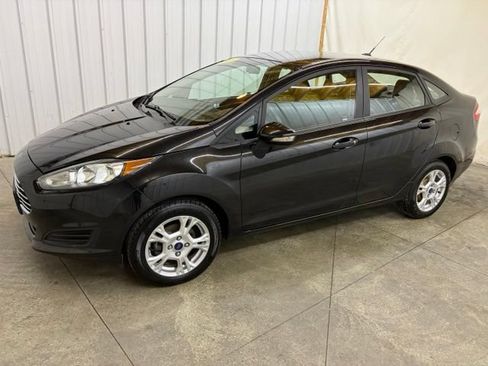 Used 2015 Ford Fiesta SE w/ Comfort Package FWD image 4