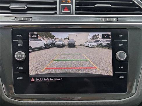 Used 2018 Volkswagen Tiguan SEL Premium AWD/4WD image 14