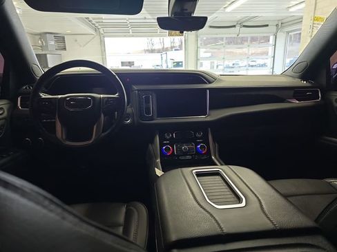 Certified 2022 GMC Yukon Denali w/ Denali Premium Package image 11