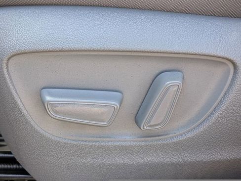 Used 2023 Toyota Highlander L FWD image 20