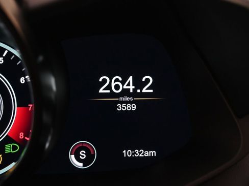 Used 2023 Aston Martin V8 Vantage Roadster image 32