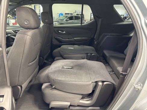 Used 2023 Chevrolet Traverse LT w/ Rear Camera Mirror Package image 34