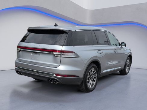 Used 2023 Lincoln Aviator 2WD image 3