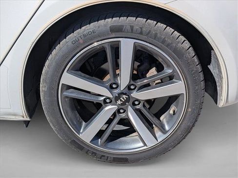 Used 2017 Kia Forte EX image 2