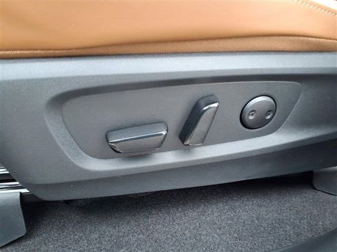 New 2026 Nissan Pathfinder Platinum image 25