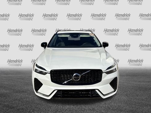 Used 2025 Volvo XC60 B5 Plus w/ Climate Package image 3
