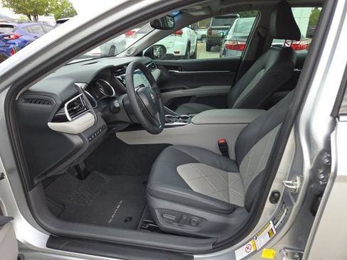 Used 2018 Toyota Camry XLE w/ Audio Package FWD image 16