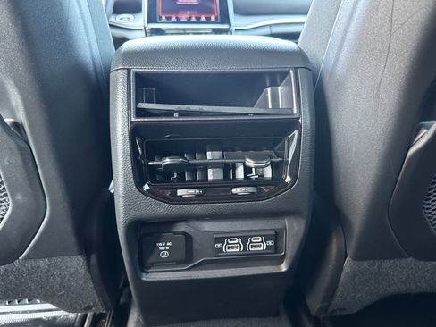 Used 2025 Jeep Grand Cherokee Altitude AWD/4WD image 7
