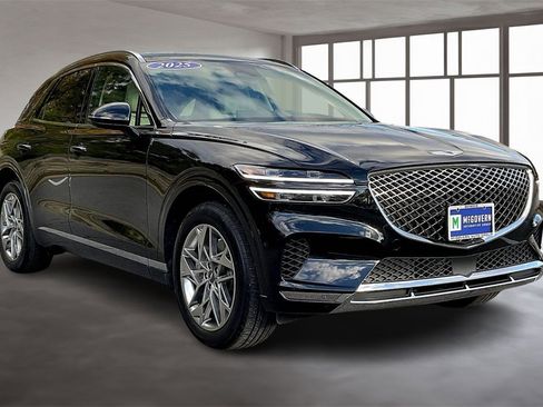 Used 2025 Genesis GV70 2.5T image 3