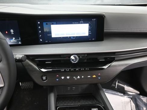 Certified 2025 Nissan Murano SV image 12