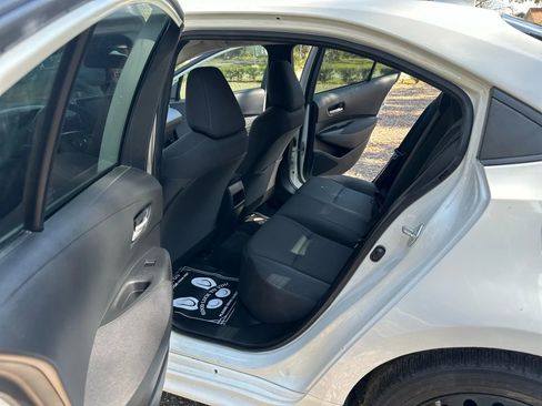 Used 2021 Toyota Corolla LE image 4