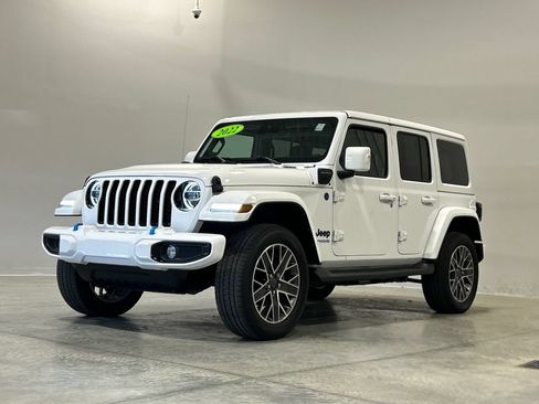 Used 2022 Jeep Wrangler Unlimited Sahara AWD/4WD image 2